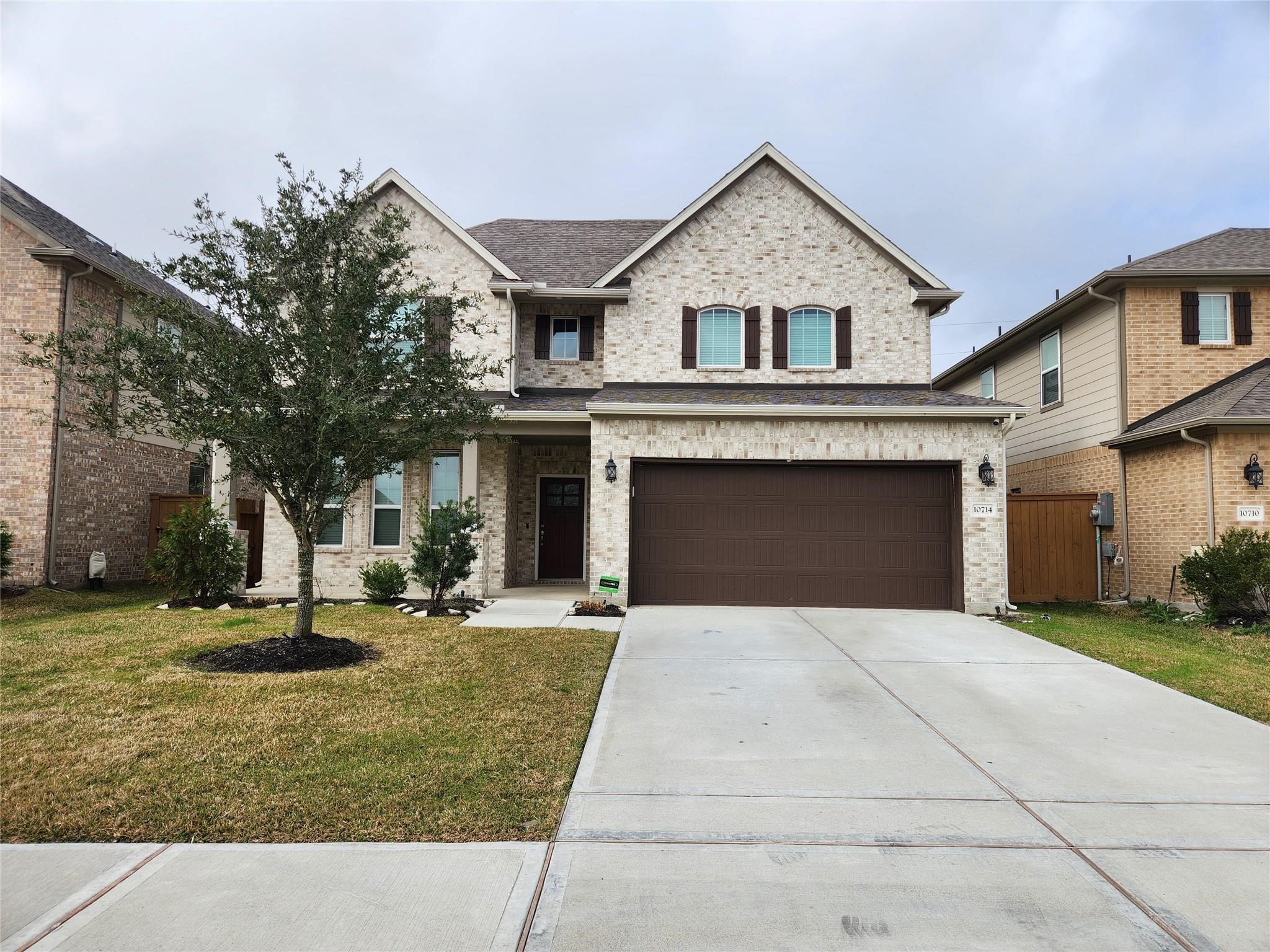 10714 Clfs Vw Drive Rosharon, TX 77583 - Photo 2 of 30