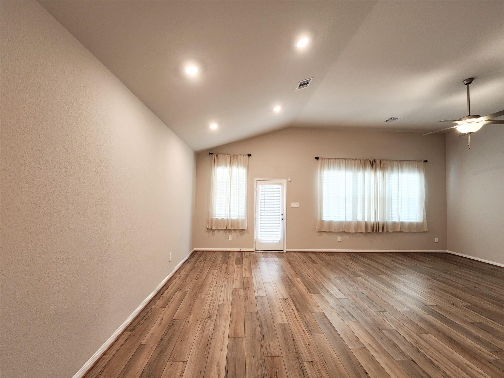 10714 Clfs Vw Drive Rosharon, TX 77583 - Photo 9 of 30