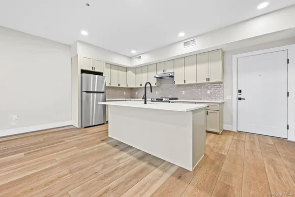 $2,800 | 80 Division Street, Unit 103, Patchogue, NY 11772