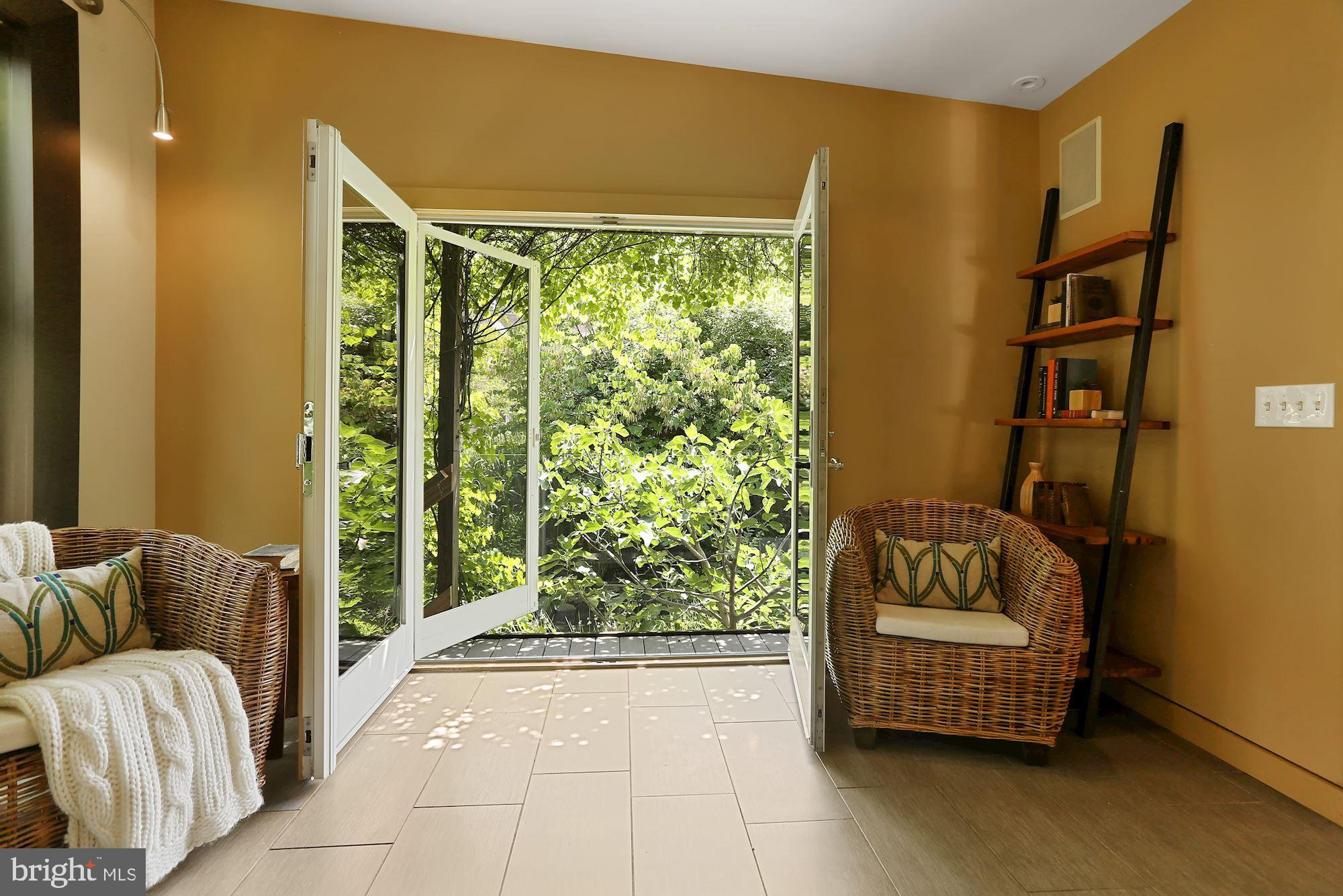25 East Braddock Road Alexandria, VA 22301 - Photo 28 of 81 Custom glass "rail" lets you look THROUGH....