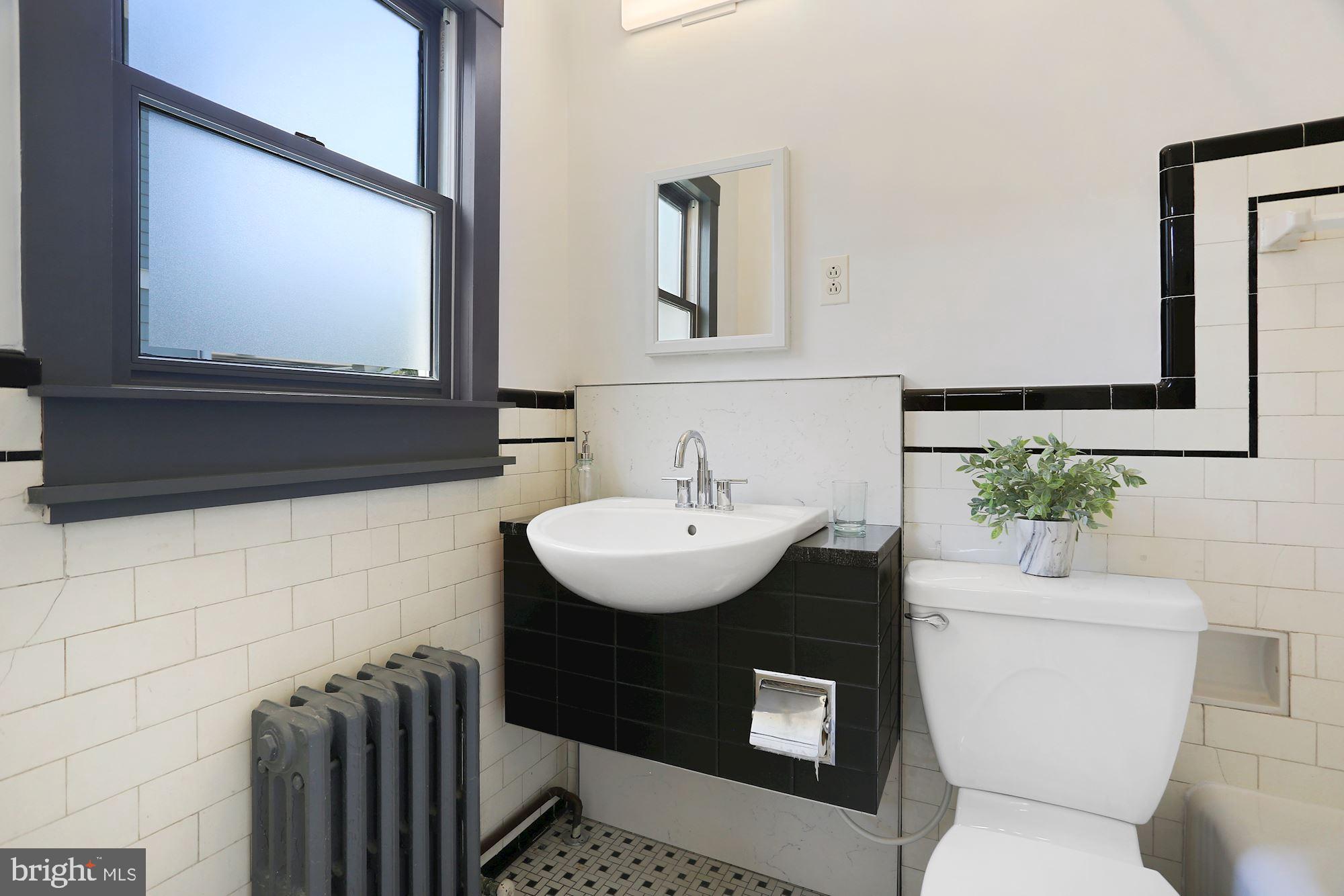 25 East Braddock Road Alexandria, VA 22301 - Photo 36 of 81 Full bath on main level with refinished tub