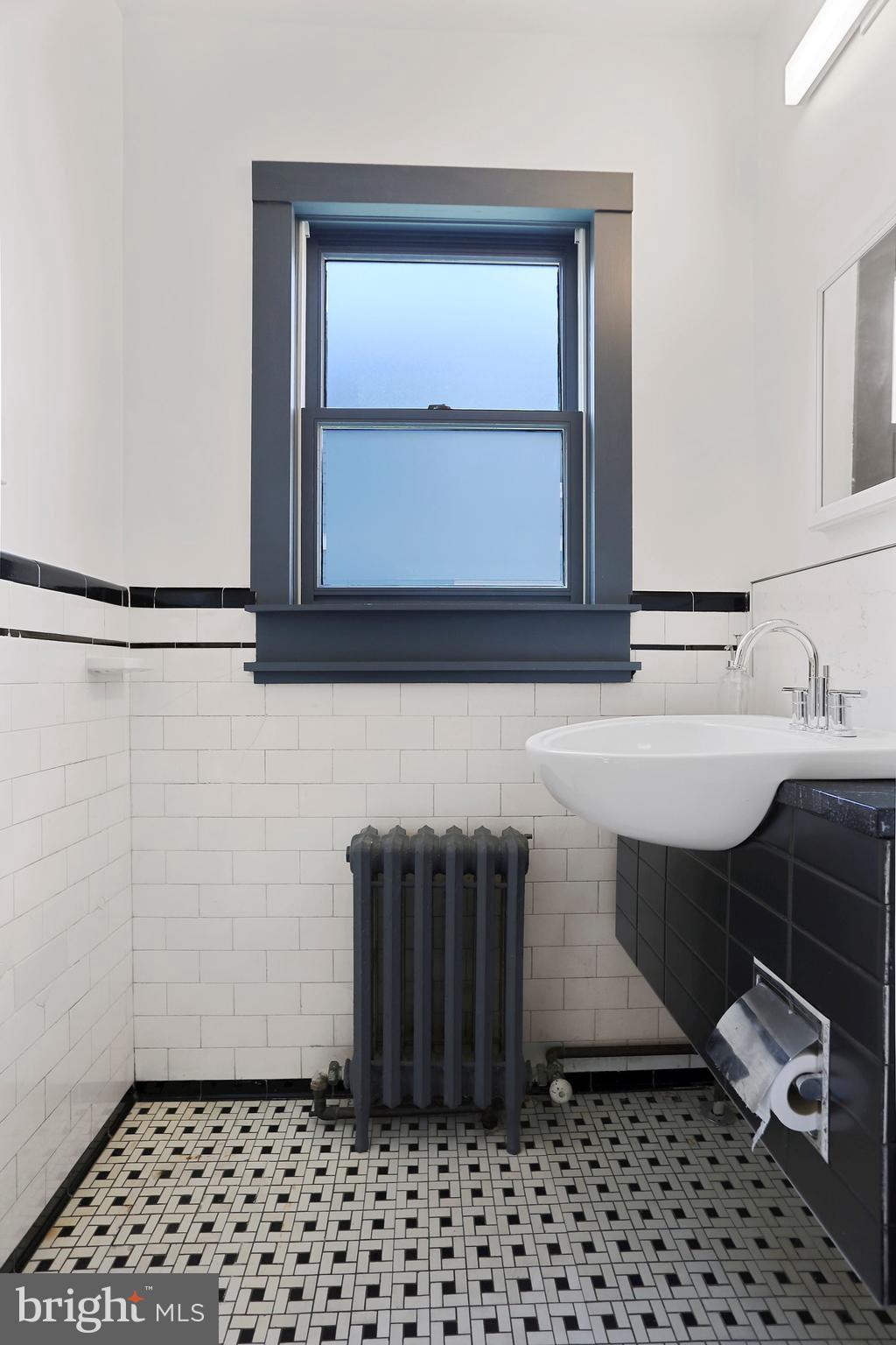 25 East Braddock Road Alexandria, VA 22301 - Photo 38 of 81 Retro bathroom with newer finishes