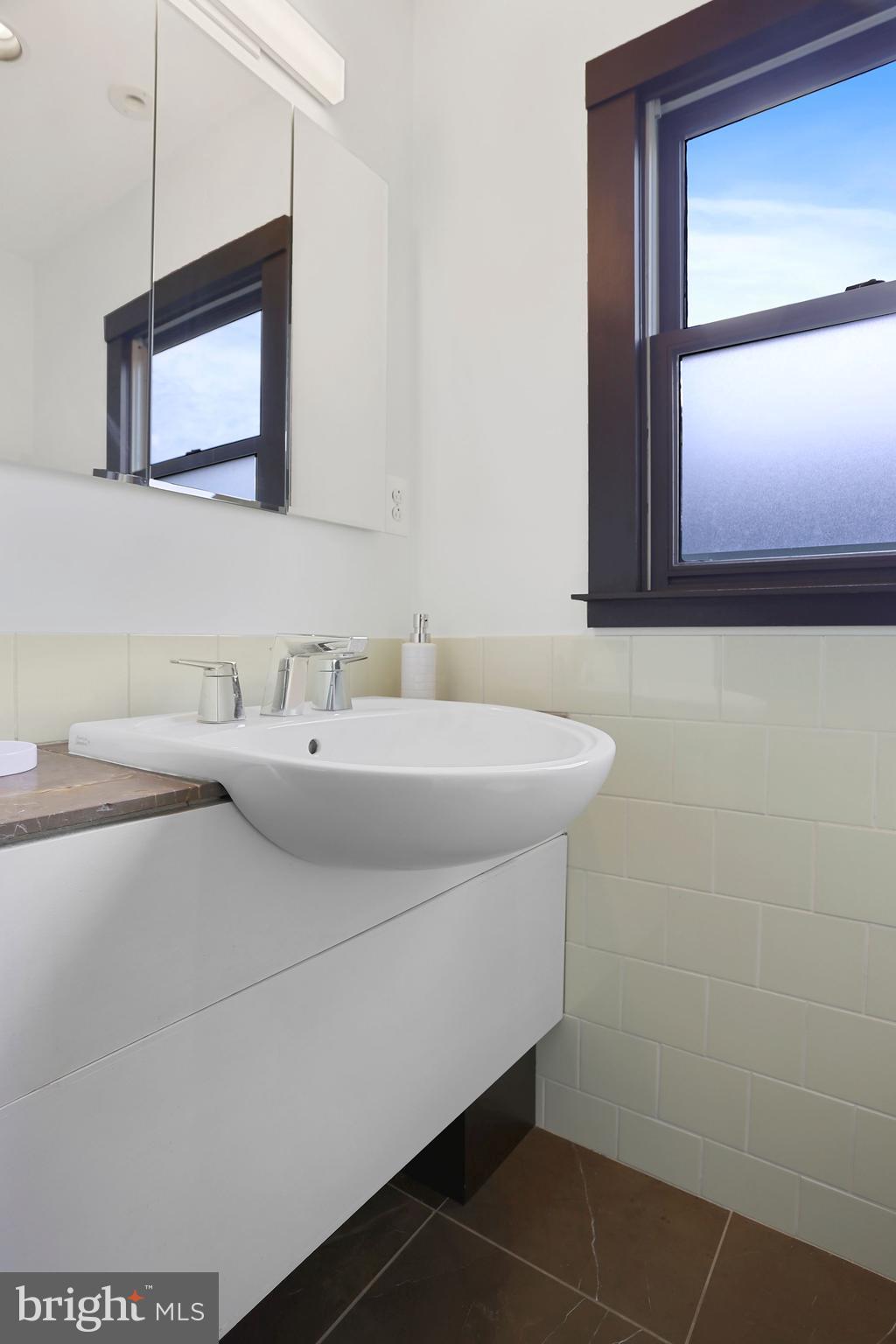 25 East Braddock Road Alexandria, VA 22301 - Photo 58 of 81 Full bath in hall with Italian marble floor