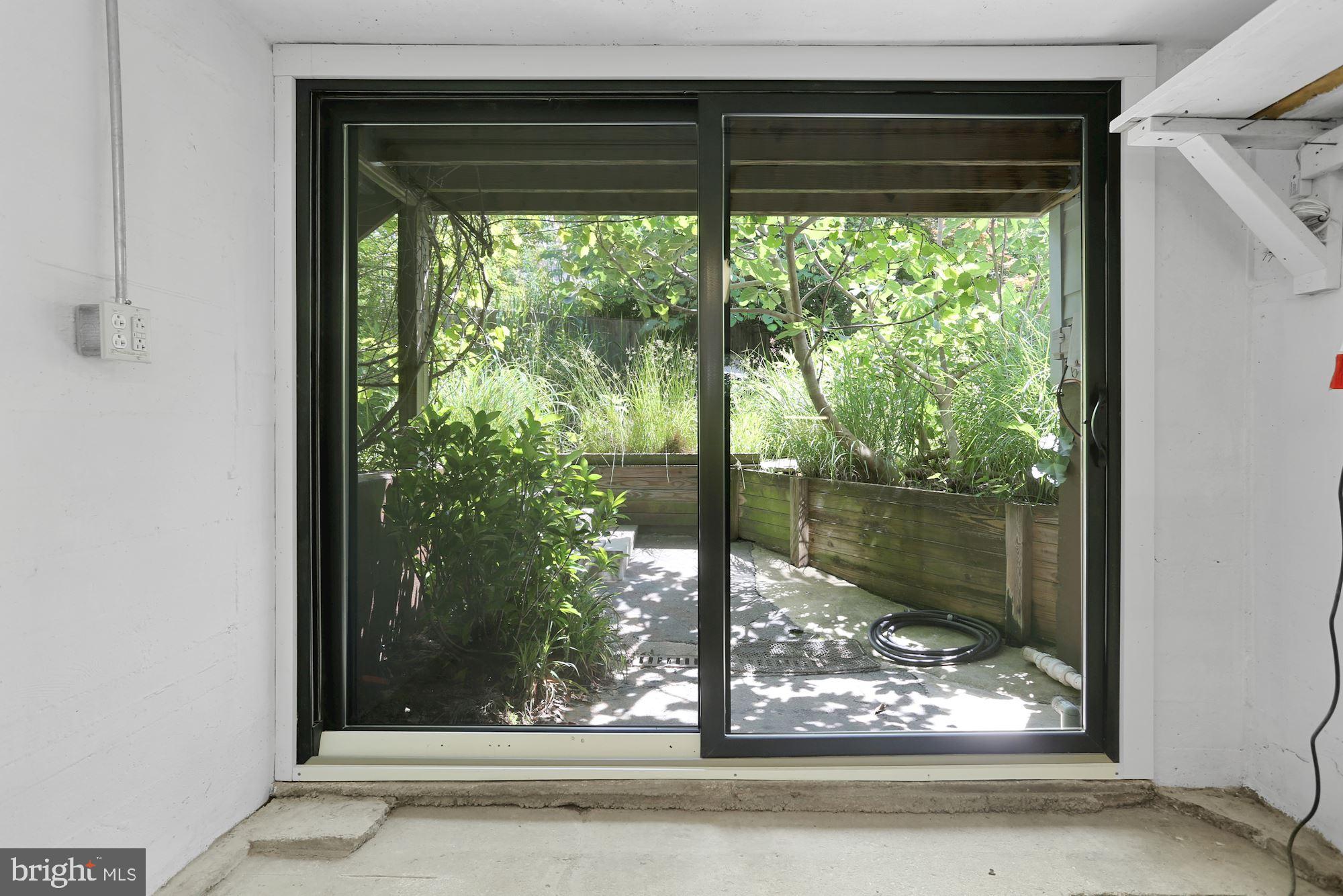 25 East Braddock Road Alexandria, VA 22301 - Photo 64 of 81 Access to LL gardening room thru sliding glass dr
