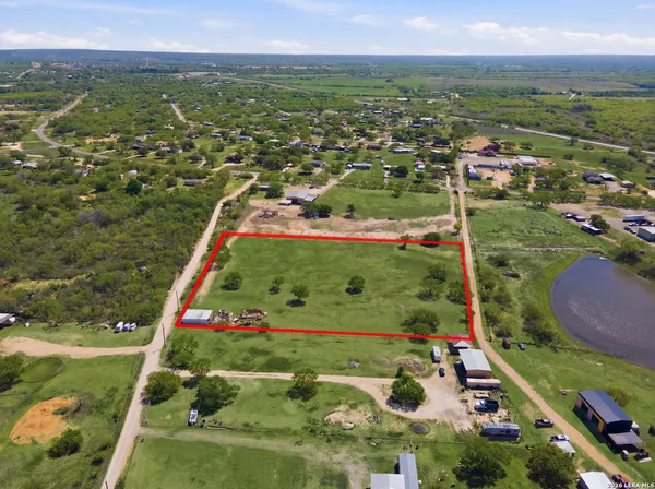 $250,000 | 7293 Farm To Market Road 327, Elmendorf, TX 78112