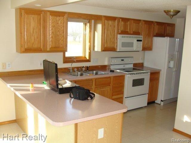 3566 English Road Kingston, MI 48741 - Photo 12 of 21 036.jpg