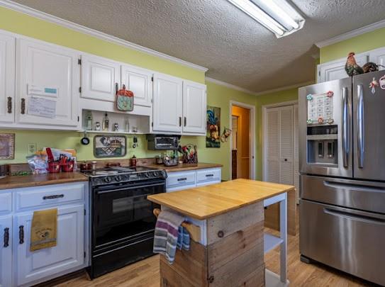 165 Lake Creek Road Cedartown, GA 30125 - Photo 18 of 28 a kitchen with a stove and a refrigerator