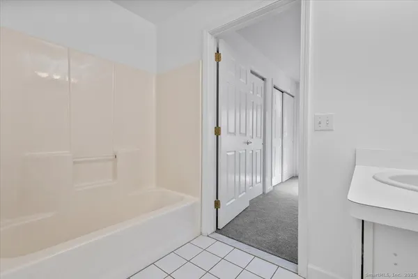 $274,900 | 75 Washington Avenue, Unit 7106, Hamden, CT 06518