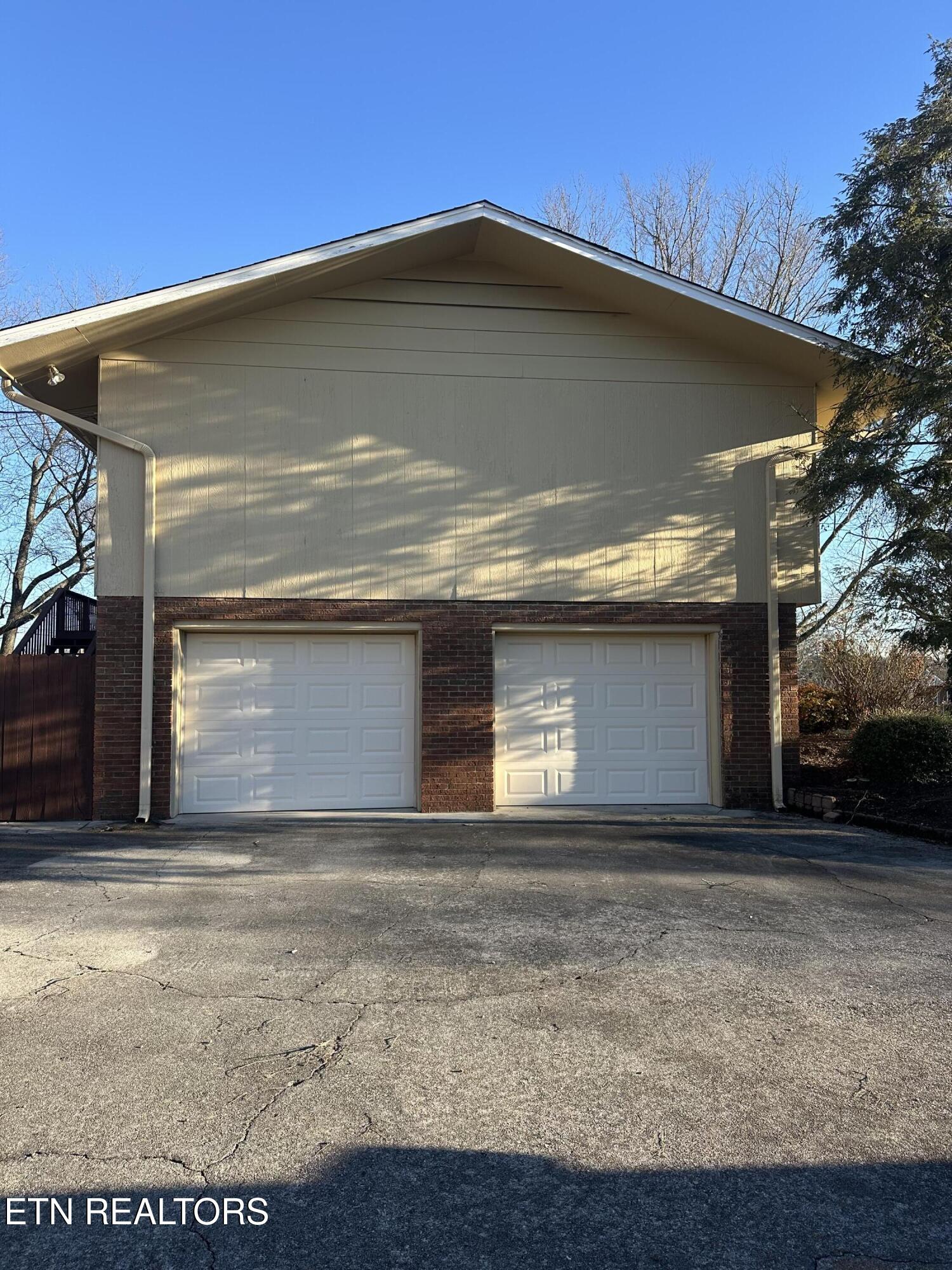 7712 Castlecomb Road Powell, TN 37849 - Photo 2 of 20 IMG_6030