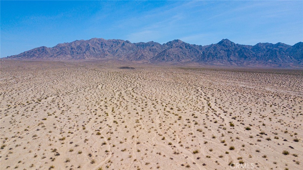 504 Ironage Road Twentynine Palms, CA 92277 - Photo 6 of 7 a view of a yard with a mountain
