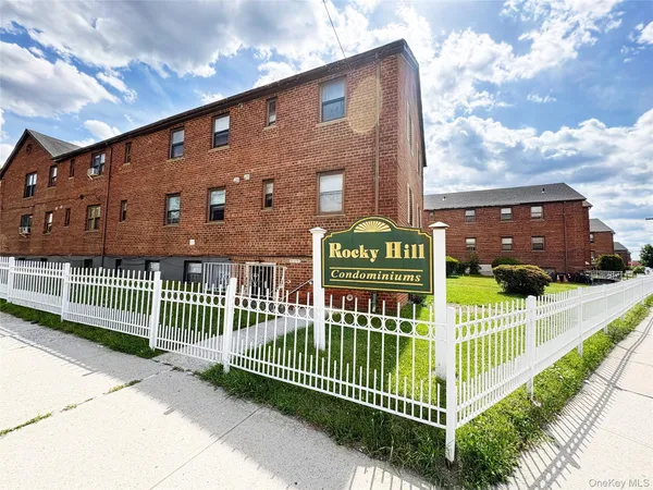 $438,888 | 202-06 Rocky Hill Road, Unit 6C1 | Auburndale