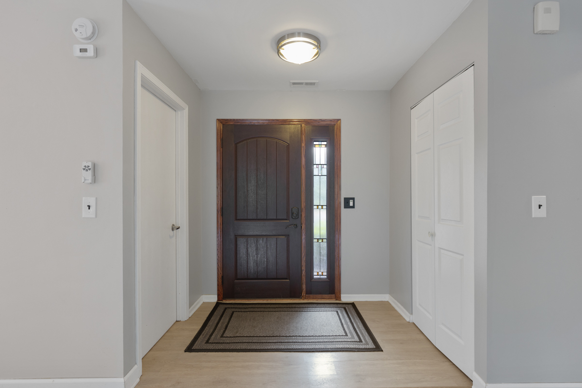 904 Springhill Circle Naperville, IL 60563 - Photo 3 of 24 Gallery Image 3