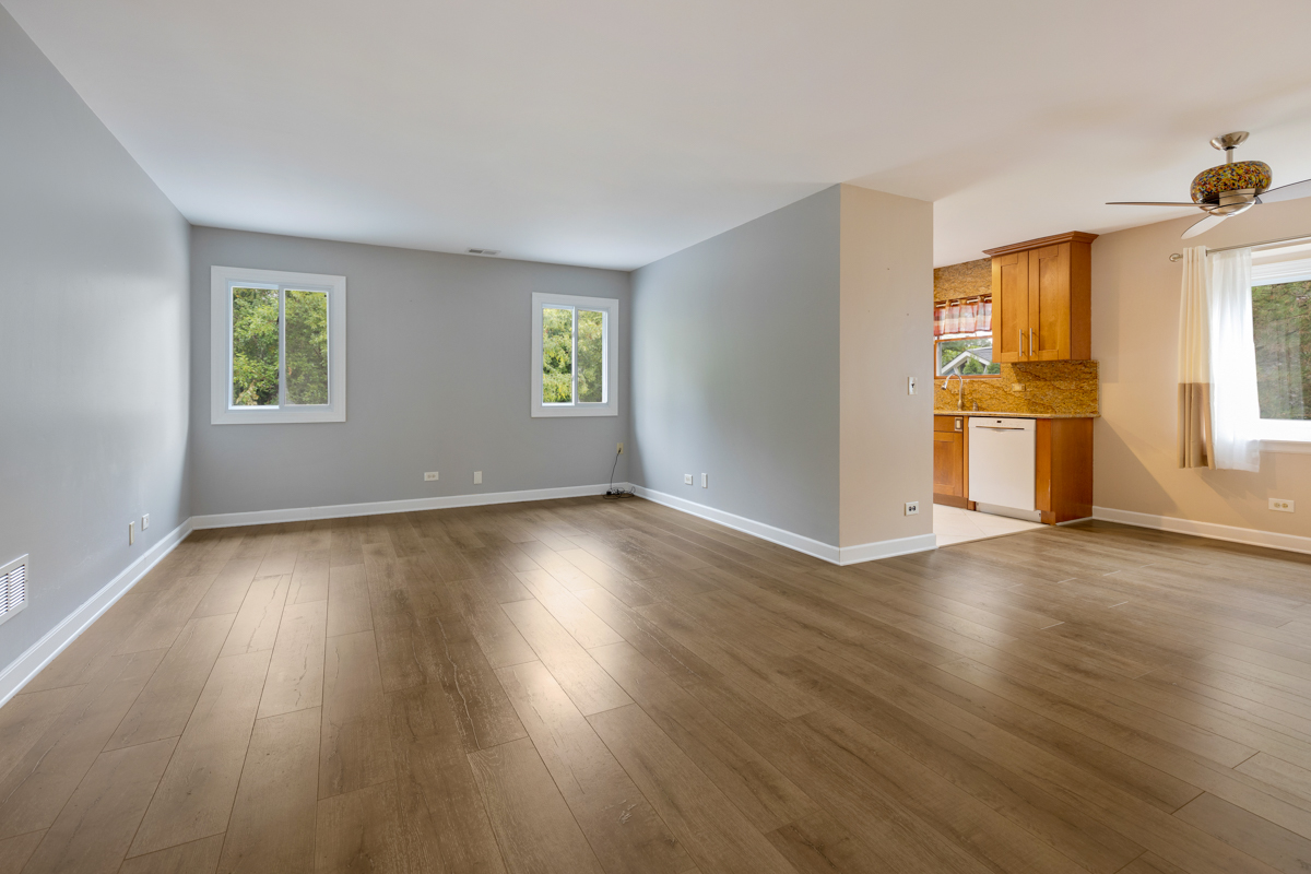 904 Springhill Circle Naperville, IL 60563 - Photo 4 of 24 Gallery Image 4