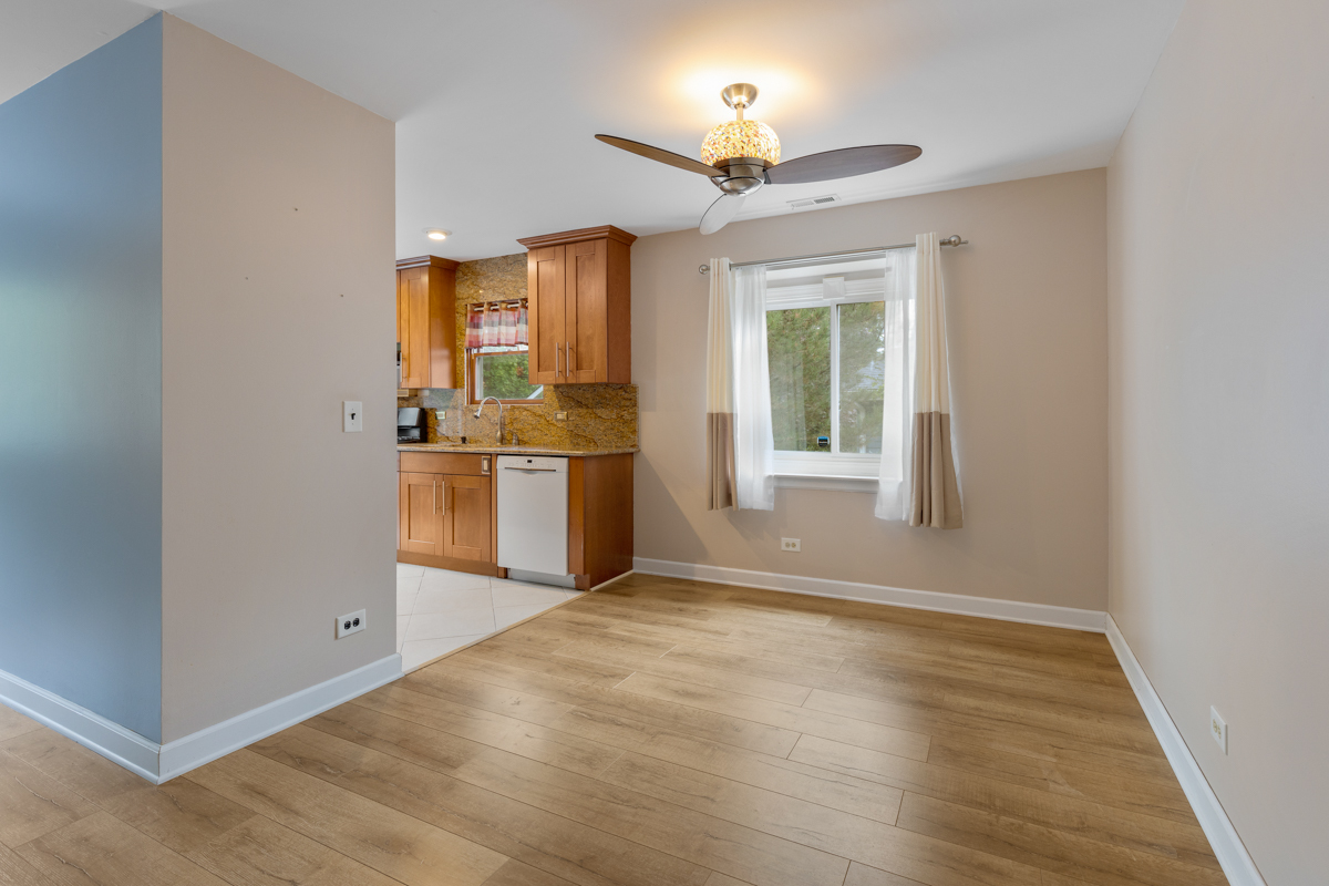 904 Springhill Circle Naperville, IL 60563 - Photo 7 of 24 Gallery Image 7