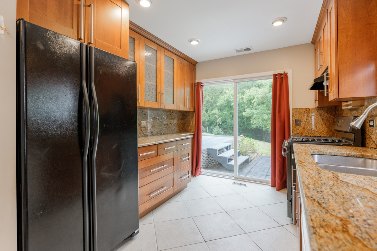 904 Springhill Circle Naperville, IL 60563 - Photo 10 of 24 Gallery Image 10