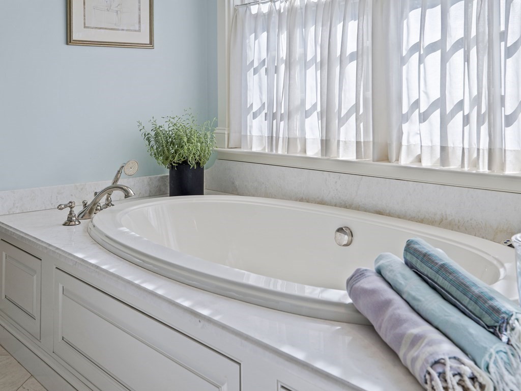 15 Kenilworth Road Wellesley, MA 02482 - Photo 23 of 39