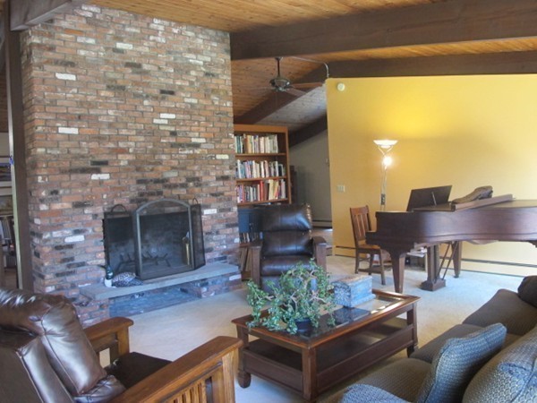 650 S Road Holden, MA 01520 - Photo 3 of 29 Gallery Image 3