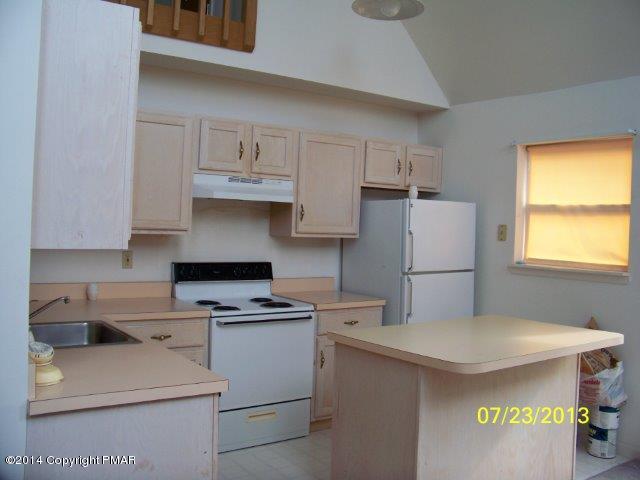 2504 Ramon Drive Blakeslee, PA 18610 - Photo 3 of 13 Kitchen