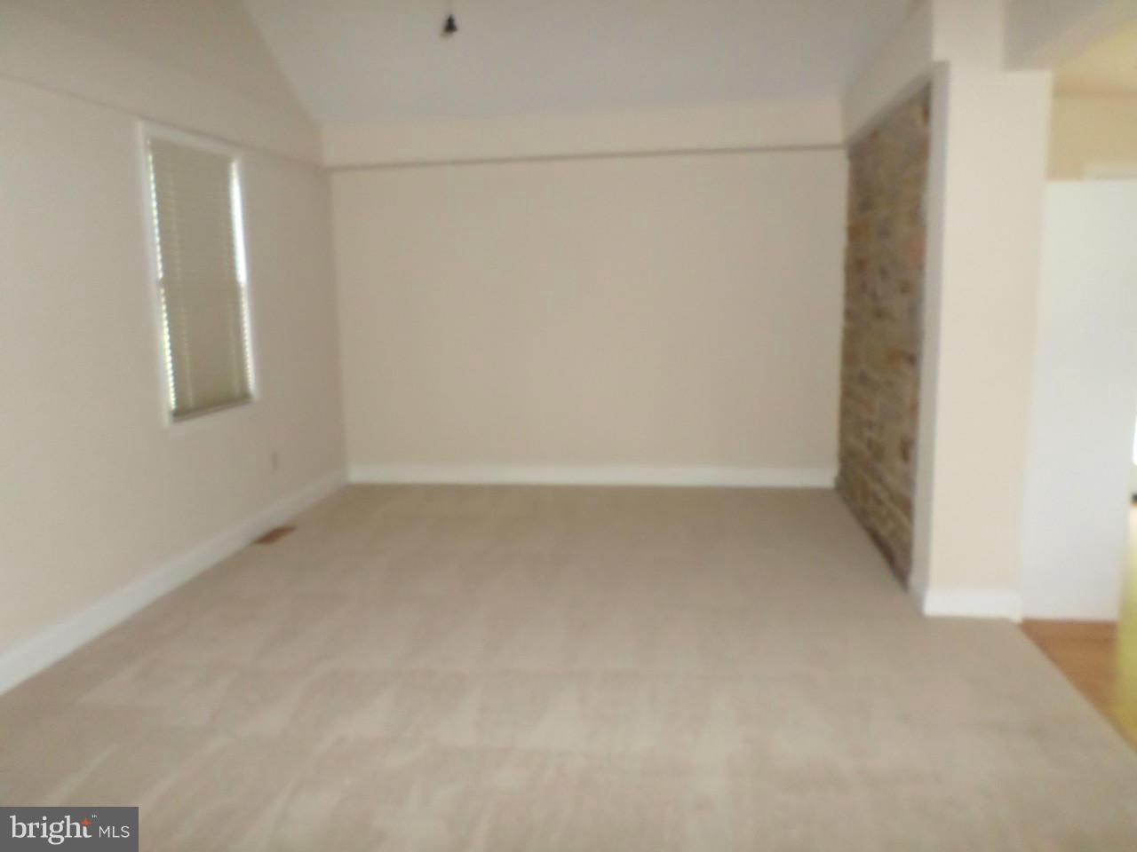 1712 Roland Avenue Baltimore, MD 21204 - Photo 2 of 14 Living Room