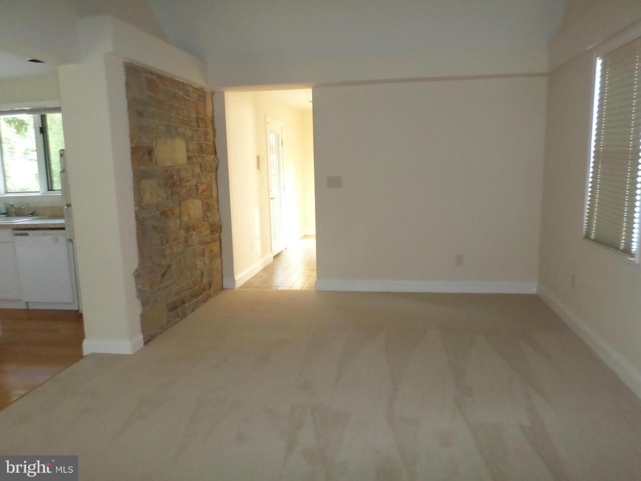 1712 Roland Avenue Baltimore, MD 21204 - Photo 3 of 14 Living Room