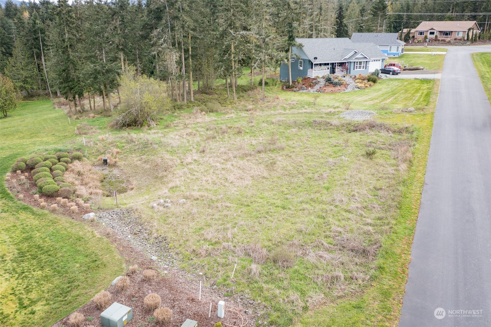 13 R Paul Joseph Terrace, Unit R Sequim, WA 98382 - Photo 8 of 12 a backyard of a house with yard and outdoor seating