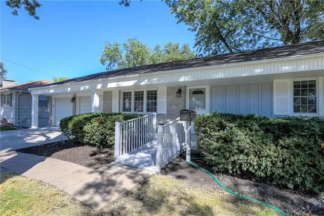 $285,000 | 12216 East 49th Terrace South, Independence, MO 64055