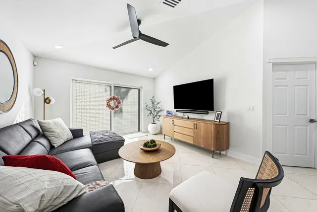 $534,900 | 4052 Crescent Creek Place, Coconut Creek, FL 33073