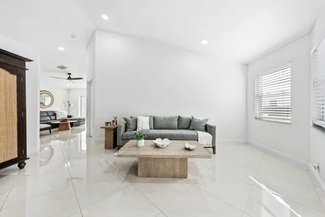 $534,900 | 4052 Crescent Creek Place, Coconut Creek, FL 33073