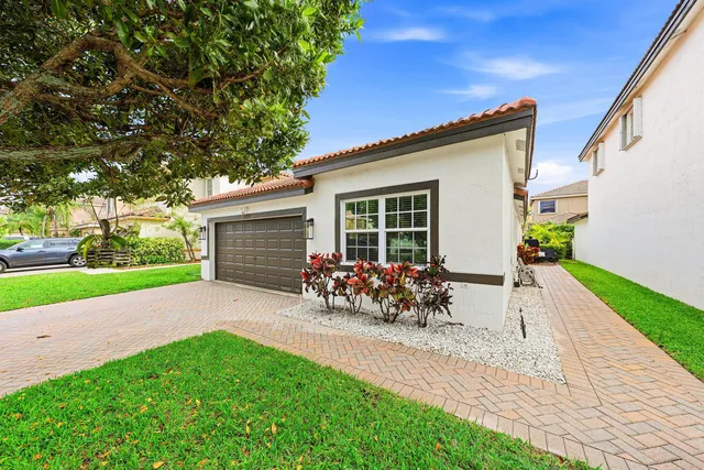 $534,900 | 4052 Crescent Creek Place, Coconut Creek, FL 33073
