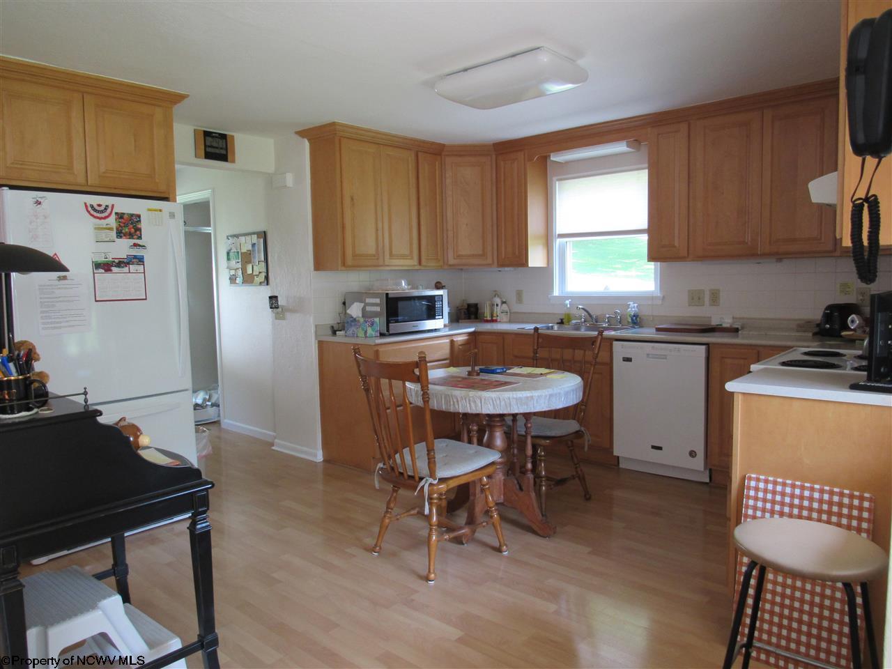 208 Eakin Road Beverly, WV 26253 - Photo 4 of 25 Gallery Image 4