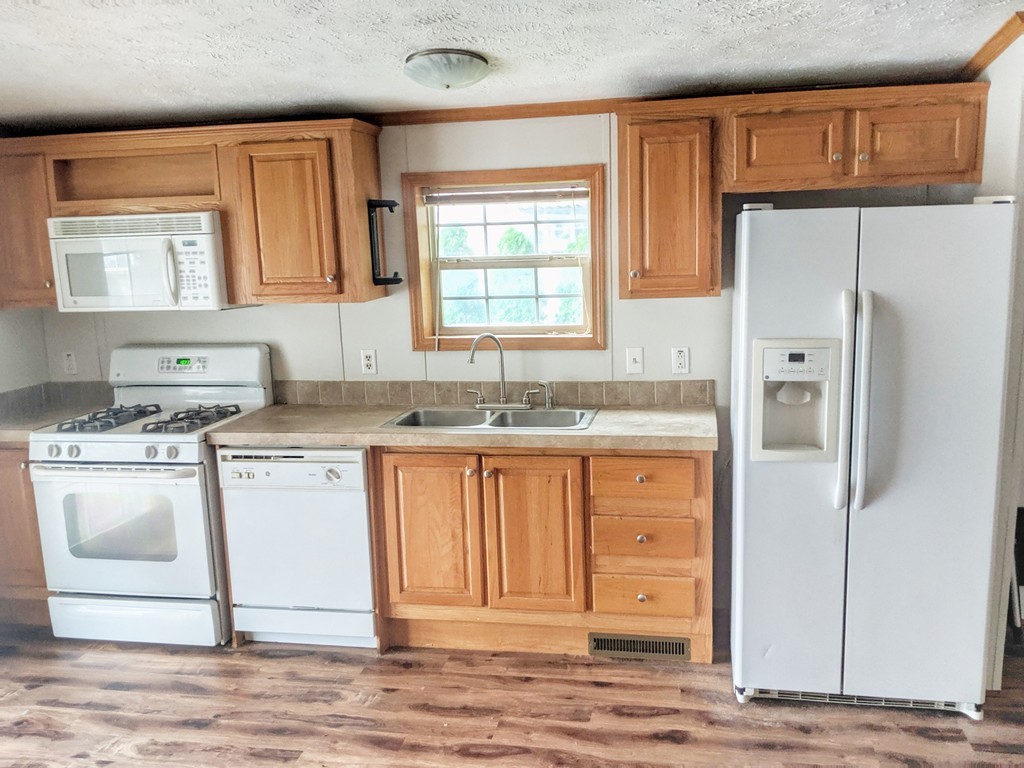 18 David Road Carver, MA 02330 - Photo 5 of 22 Gallery Image 5