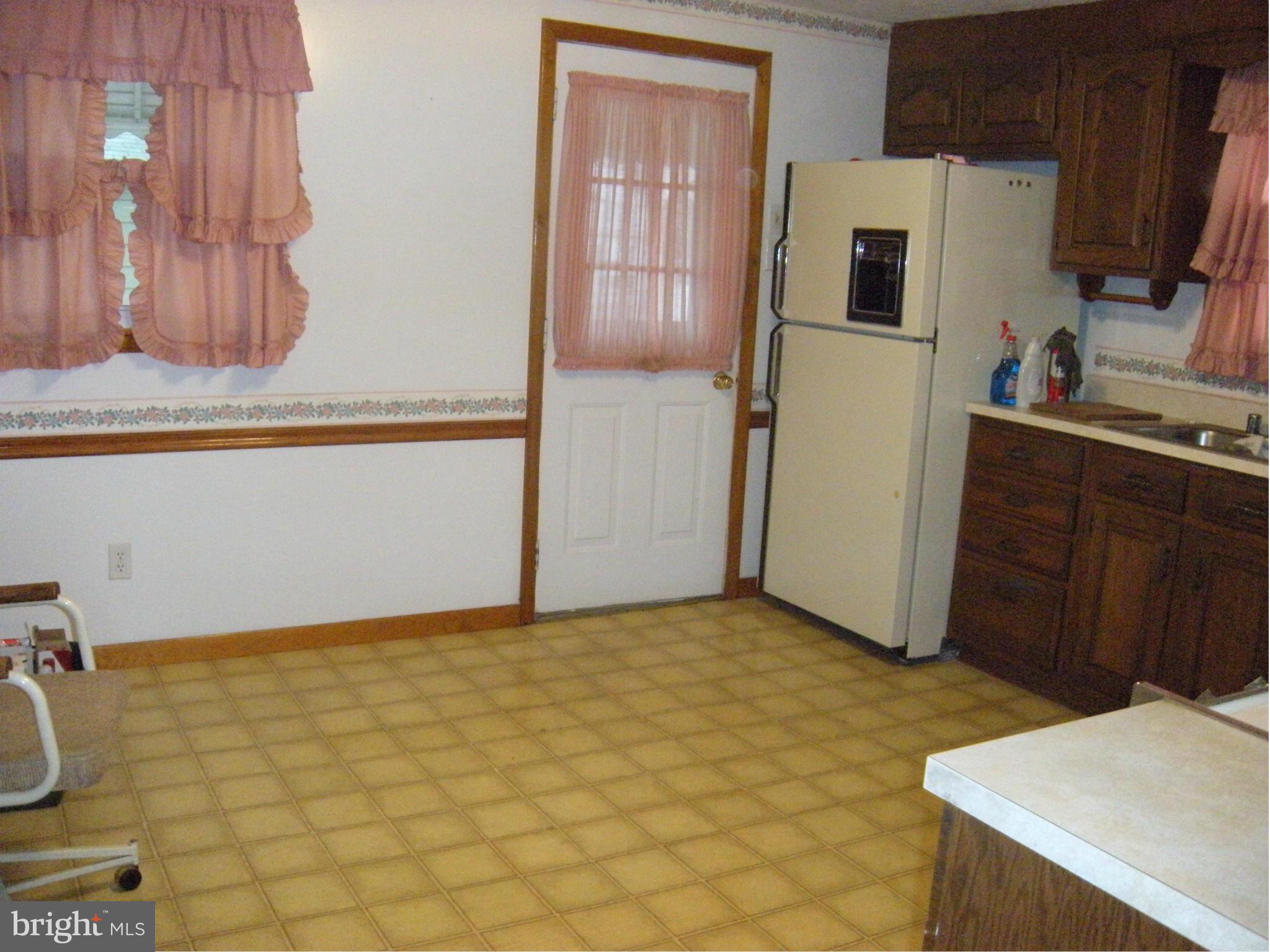 7414 Bay Front Road Baltimore, MD 21219 - Photo 19 of 29 Kitchen