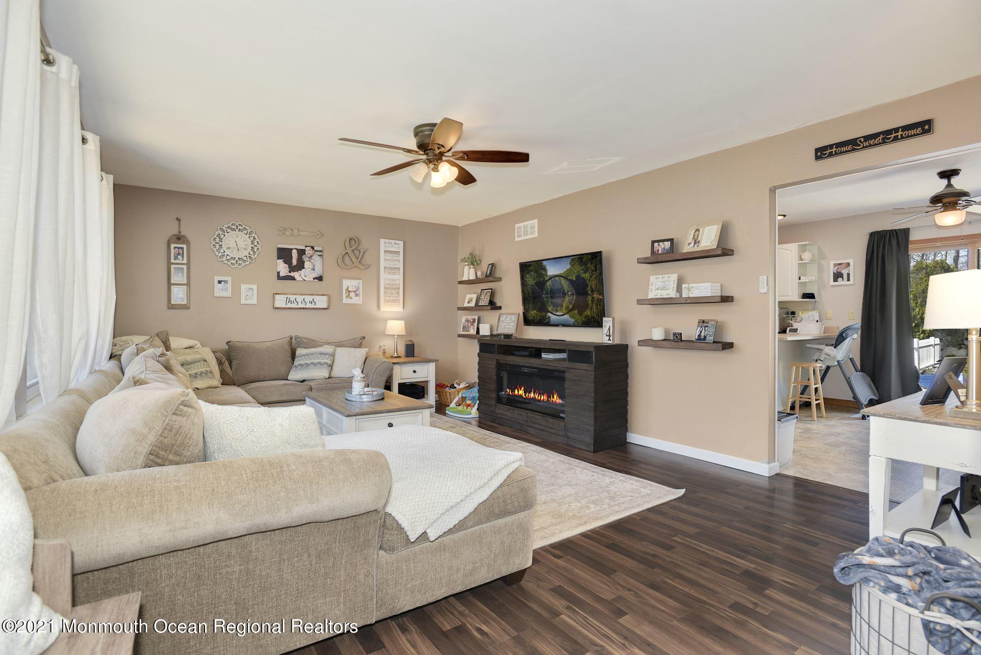 166 Hawkin Road New Egypt, NJ 08533 - Photo 11 of 37 Living Room