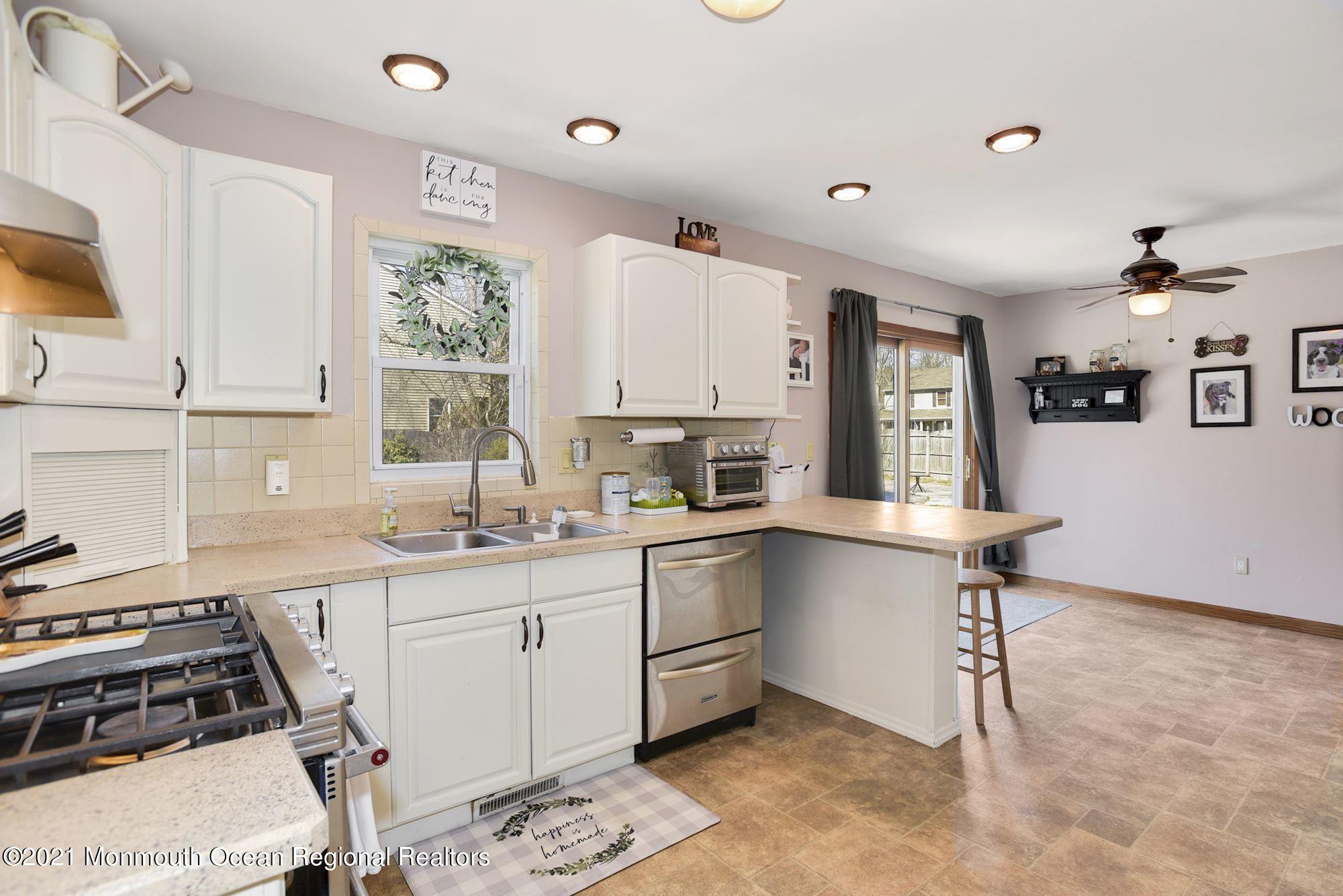 166 Hawkin Road New Egypt, NJ 08533 - Photo 15 of 37 Eat-In Kitchen