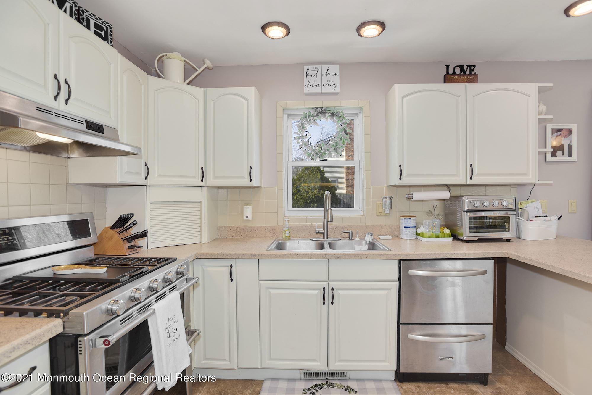 166 Hawkin Road New Egypt, NJ 08533 - Photo 16 of 37 Eat-In Kitchen
