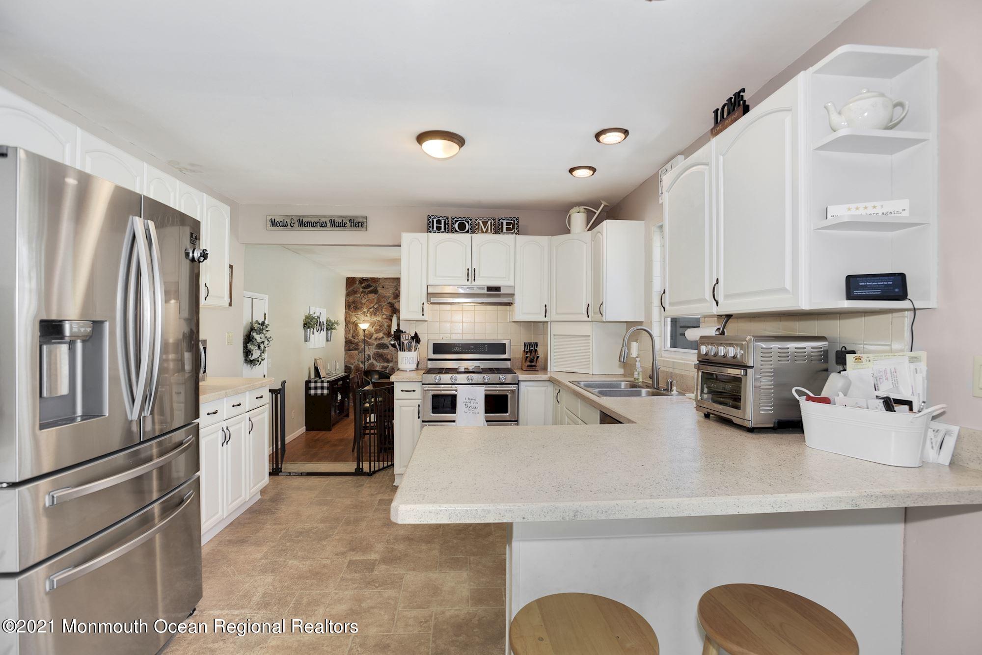 166 Hawkin Road New Egypt, NJ 08533 - Photo 17 of 37 Eat-In Kitchen