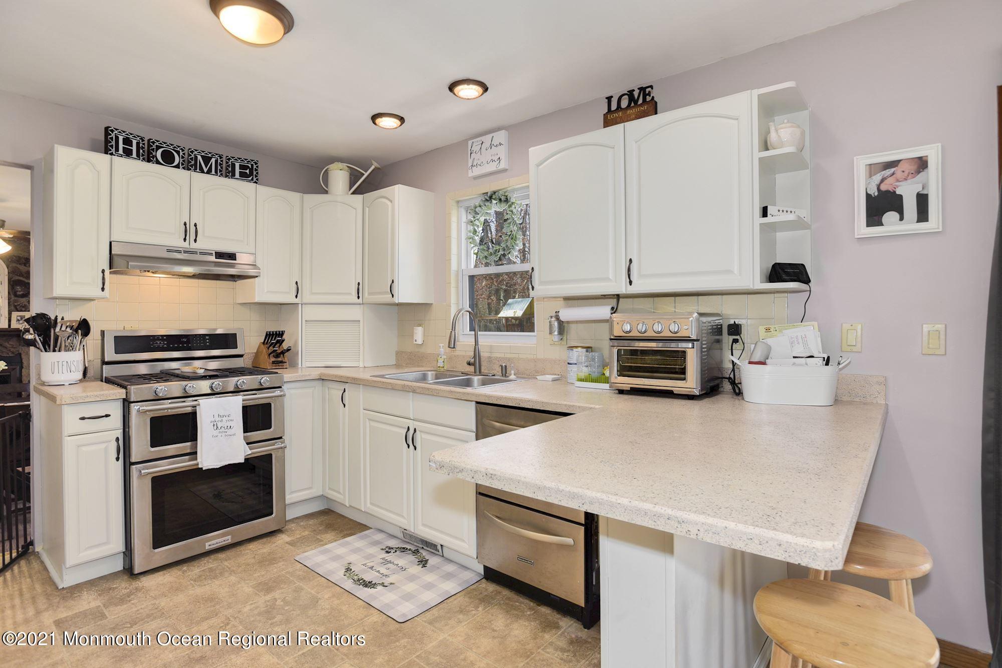 166 Hawkin Road New Egypt, NJ 08533 - Photo 19 of 37 Eat-In Kitchen
