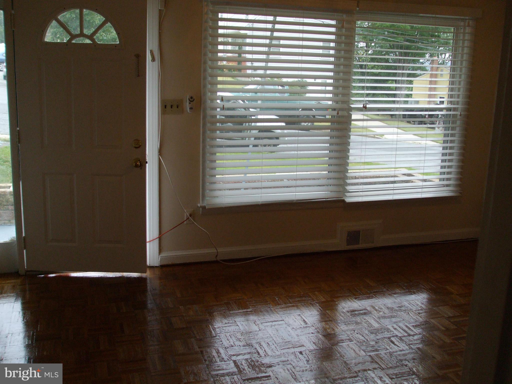 5506 Decatur Street Hyattsville, MD 20781 - Photo 2 of 14 Living Room