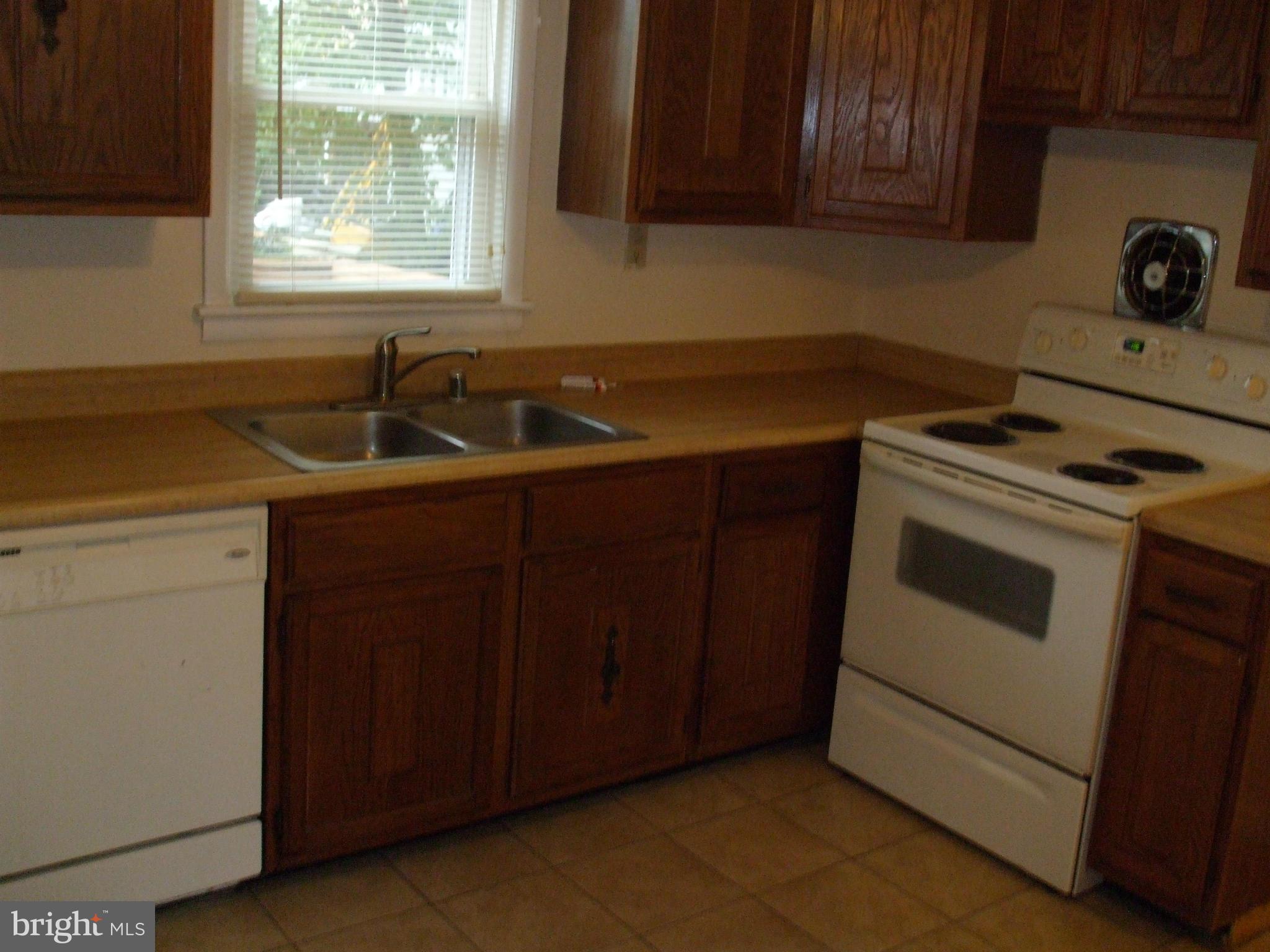 5506 Decatur Street Hyattsville, MD 20781 - Photo 6 of 14 Kitchen