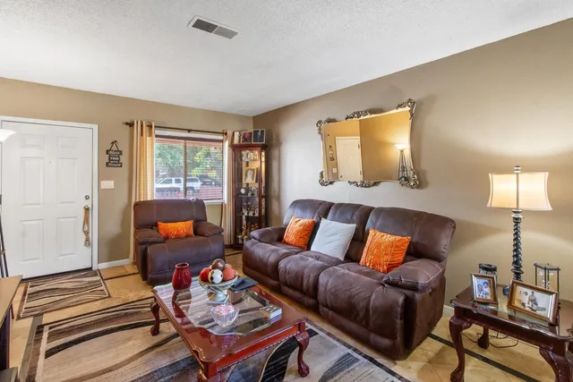 $360,000 | 209 Carmillita Way, Modesto, CA 95354