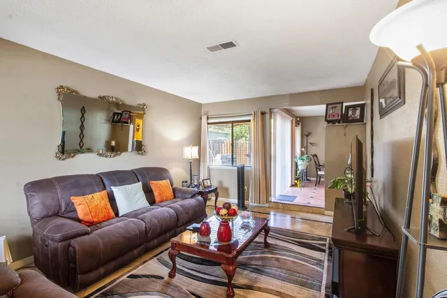 $360,000 | 209 Carmillita Way, Modesto, CA 95354