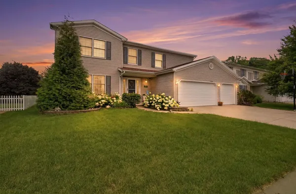 $415,000 | 1314 Cashel Drive, Bloomington, IL 61704