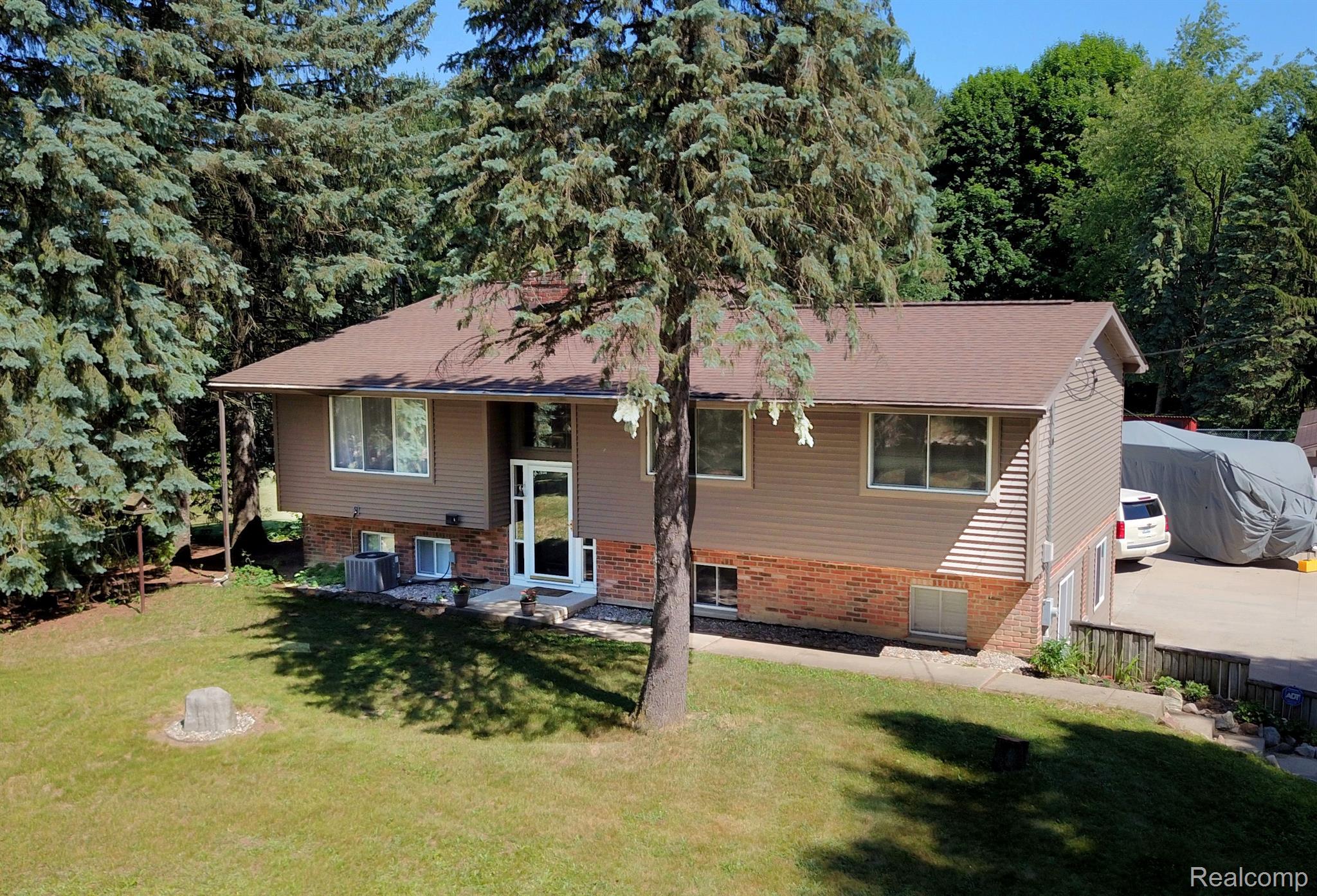 8087 East Carpenter Road Davison, MI 48423 - Photo 1 of 40 Front