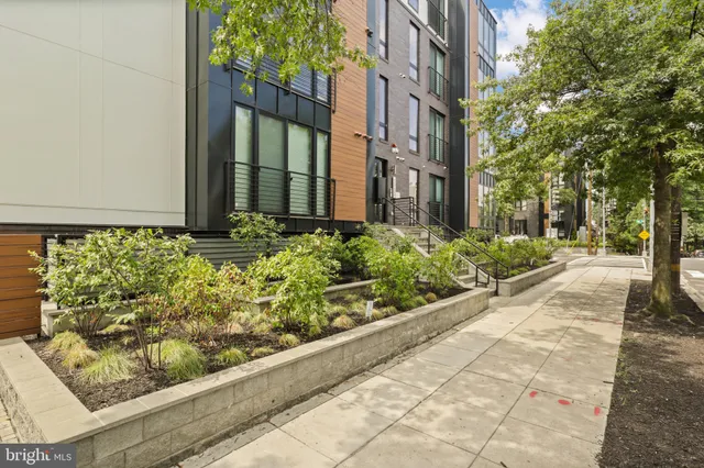 a view of a fountain in front of a house