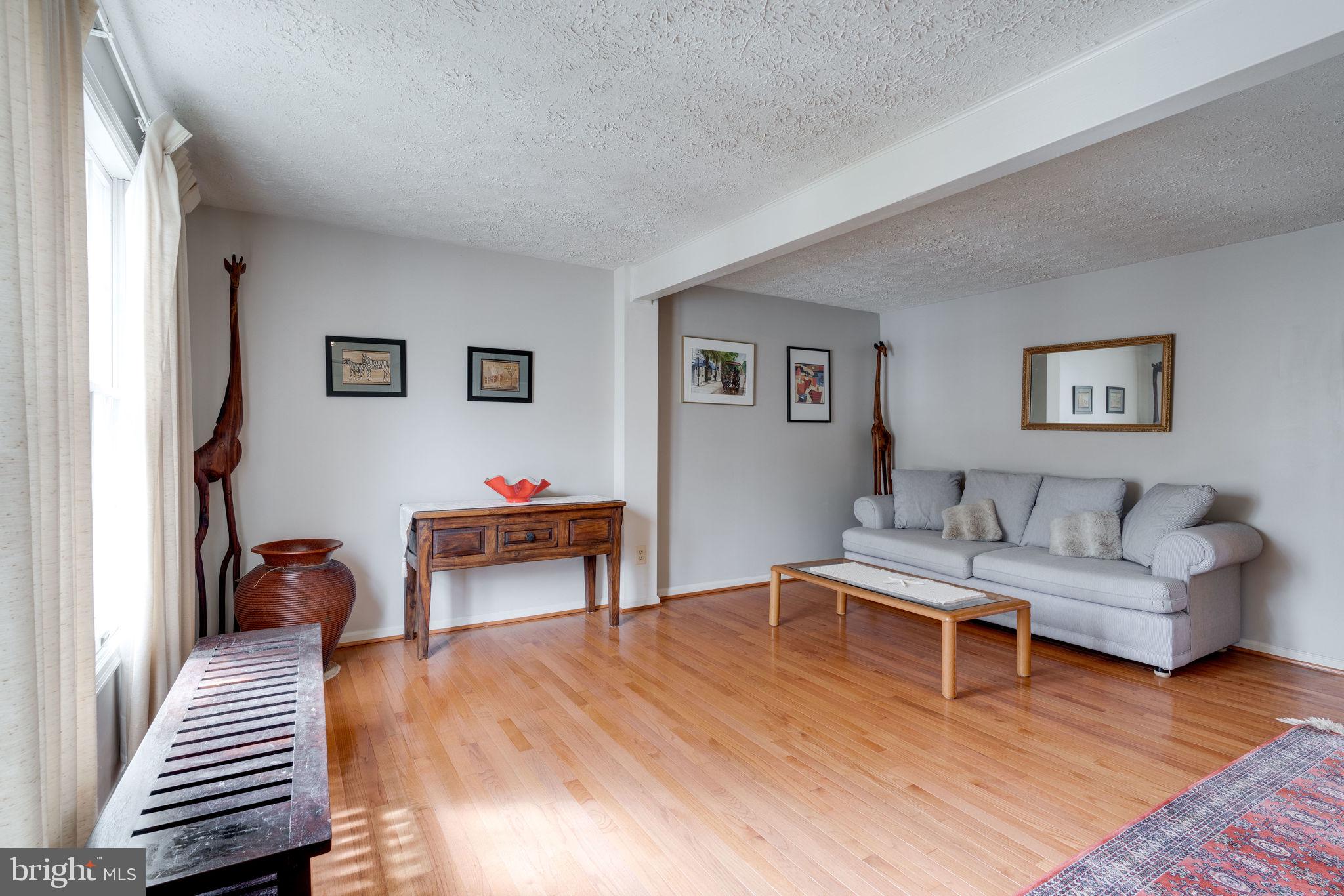 7548 Aspenpark Road Lorton, VA 22079 - Photo 2 of 20 Hardwood floor Living Room