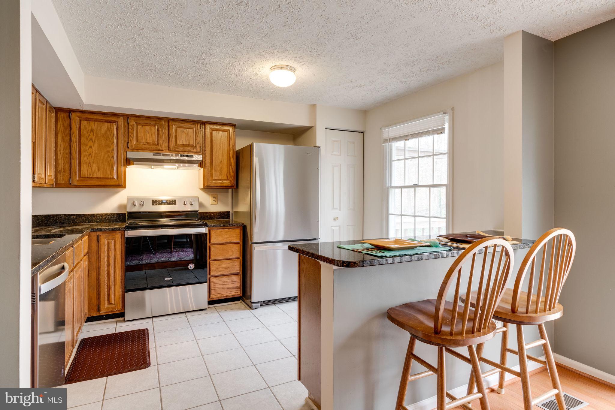7548 Aspenpark Road Lorton, VA 22079 - Photo 3 of 20 Brand-new Stainless Appliances, Breakfast Bar Area