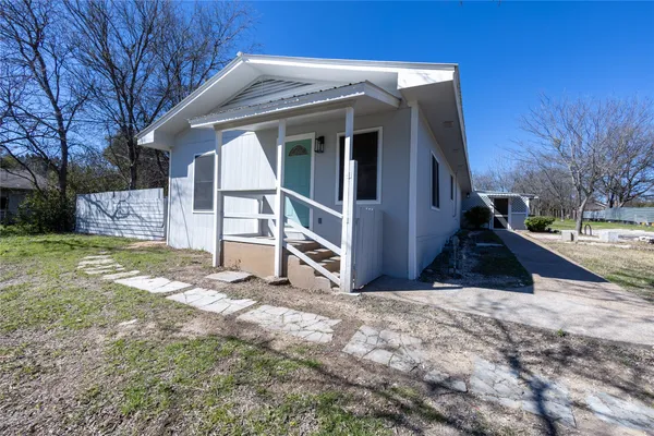 $1,900 | 2304 Thrasher Lane, Unit A, Austin, TX 78741