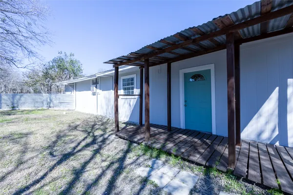 $1,900 | 2304 Thrasher Lane, Unit A, Austin, TX 78741