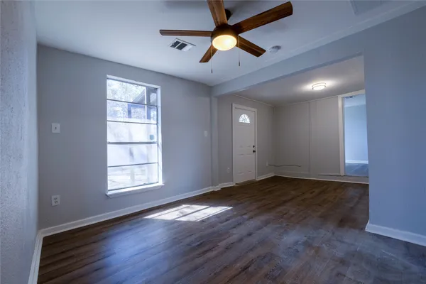 $1,900 | 2304 Thrasher Lane, Unit A, Austin, TX 78741