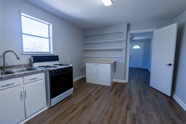 $1,900 | 2304 Thrasher Lane, Unit A, Austin, TX 78741